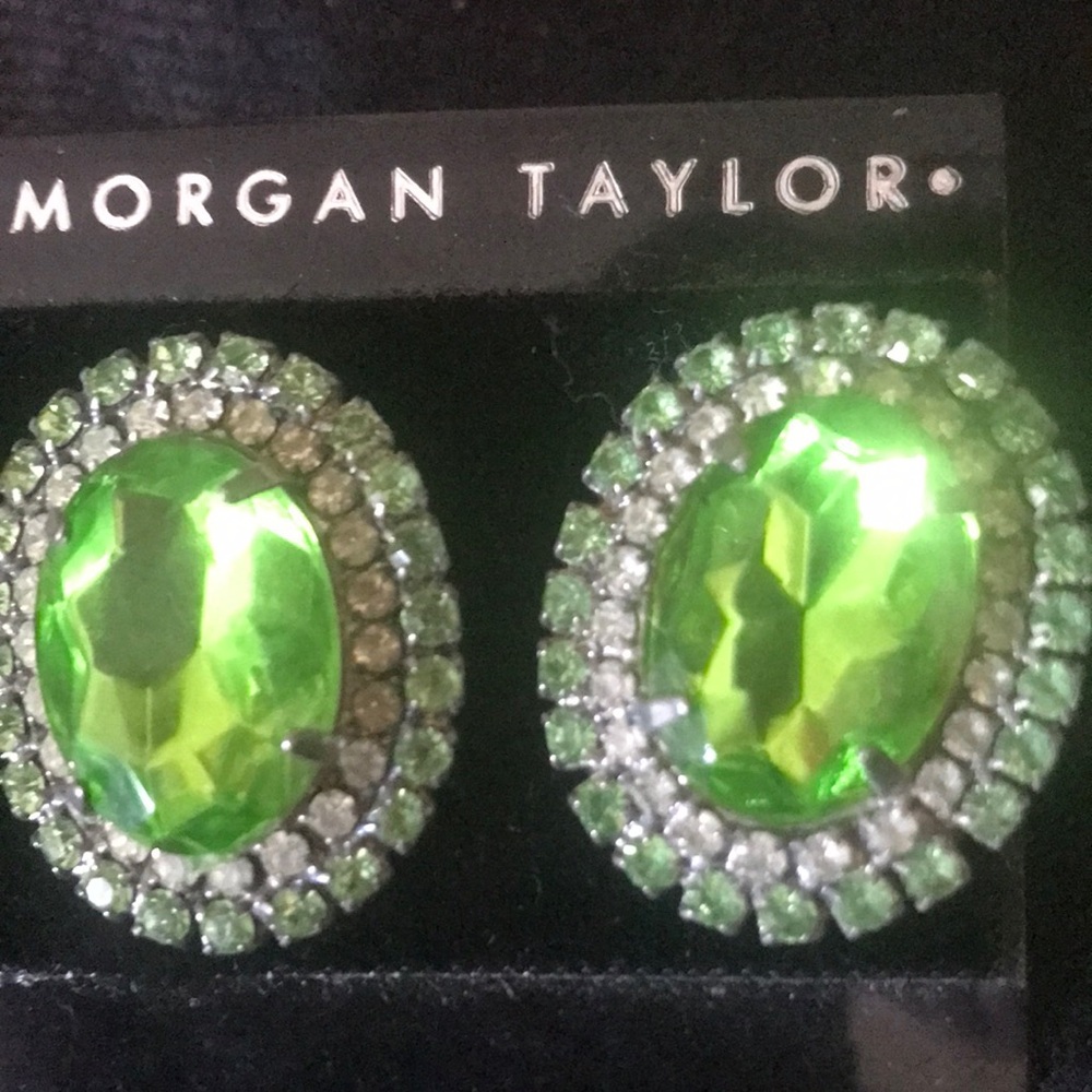 NWOT Vintage green and rhinestone earrings